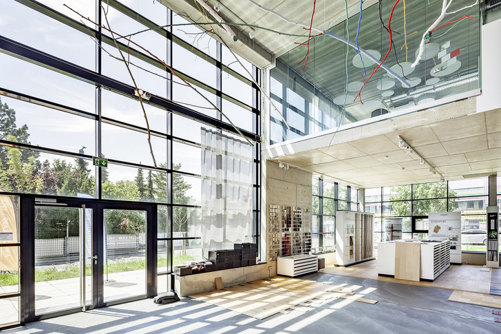 Der Glasveredler ist in allen Segmenten der Veredlung sowie in der ISO-Fertigung aktiv. - Semcoglas