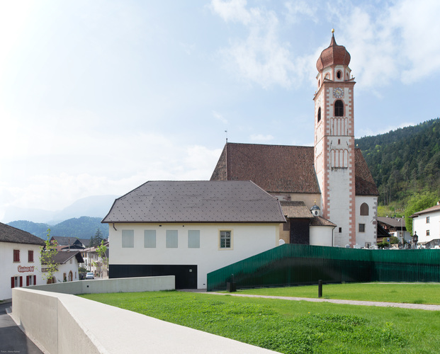 Verbunden sind die Glasscheibenpakete mit PVB-Folien von Trosifol. - Werner Tscholl Architect / Alexa Rainer