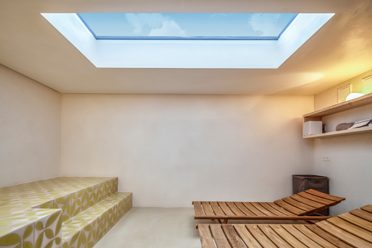 Hier der Blick von unten: Das Oberlicht erhellt den darunterliegenden Raum. - taghell GmbH