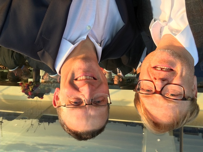 GLASWELT Redakteur Matthias Rehberger im Gespräch mit Guardian CEO Kevin Baird (r.). - Matthias Rehberger / GLASWELT