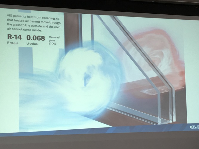 Auf der Pressekonferenz in London stellte Guardian sein neues Vakuum-Isolierglas vor. - Matthias Rehberger / GLASWELT