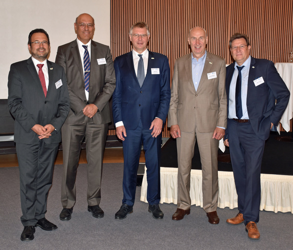 Lieferten Diskussionsgrundlagen mit ihren Impulsreferaten (v.l.): Oliver Windeck, Prof. Niemöller, Detlef Timm, Helmut Hilzinger. VFF-GF Ulrich Tschorn moderierte. - Daniel Mund / GLASWELT