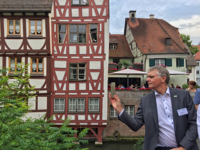 Verbandspräsident war ebenso begeistert von dem historischen Stadtkern der ehemalige Reichsstadt Ulm wie viele andere Teilnehmer des Kongresses - Daniel Mund / GLASWELT - © Daniel Mund / GLASWELT
