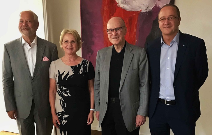 Sind von den Chancen einer Verbindung beider Unternehmen überzeugt: v.l.: Klaus-D. Vehling, Petra Hautau, Ernst Mayer (Maco-Gesellschafter), Guido Felix (Maco-GF) - Hautau
