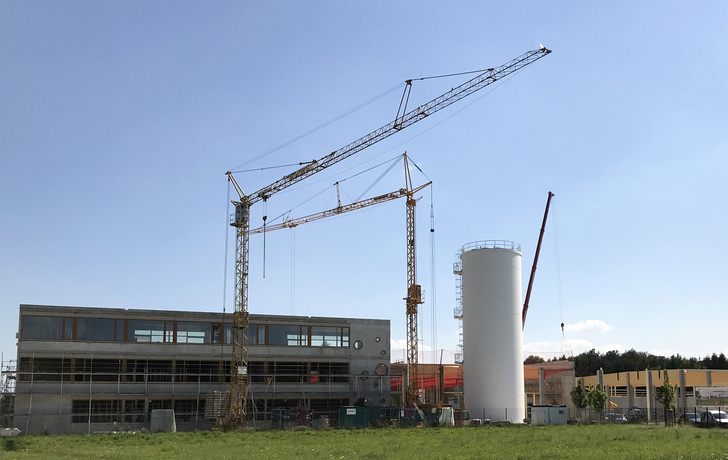 Am 27. Juli trafen sich die Beteiligten zur Firstfeier. - © i+R
Am 27. Juli trafen sich die Beteiligten zur Firstfeier. - i+R