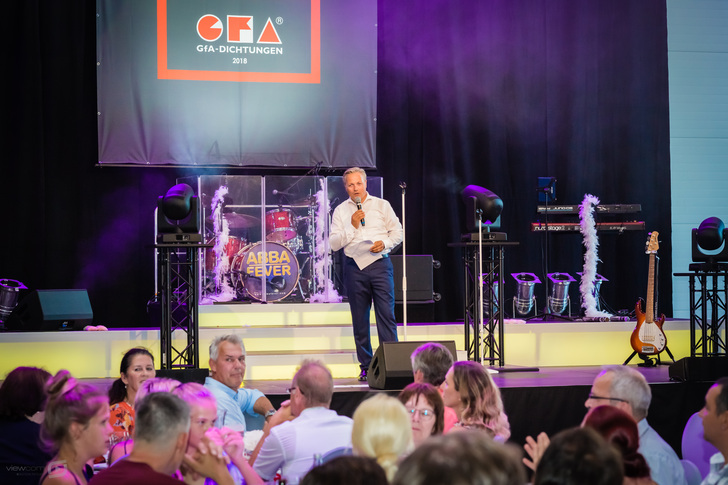 Premiere: Geschäftsführer Lars Hagemeier konnte die Erweiterung der Logistik- und Bürofläche erstmals der Öffentlichkeit vorstellen - GFA Dichtungen