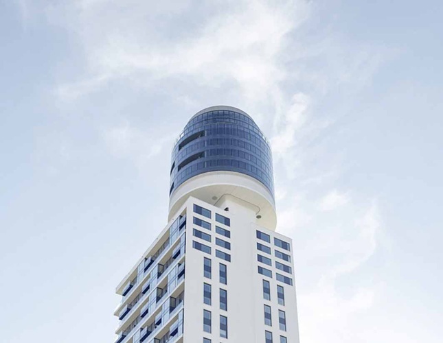 Der Henninger Turm ist mit seinen 140 m Höhe einer der höchsten Wohnbauten in Deutschland. - Olaf Rohl/Saint-Gobain Glassolutions
