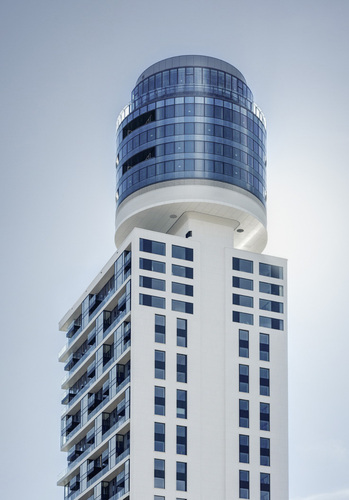 Die planen Scheiben für den Turm wurden im SGG ­Objekt-Center am Standort Radeburg gefertigt. - Olaf Rohl/Saint-Gobain Glassolutions