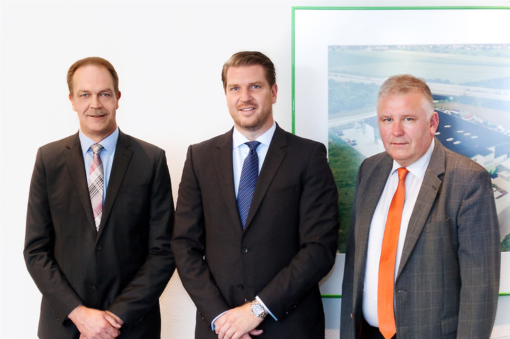 Dr. Heinrich Ostendarp (r.) erweitert ab sofort die Geschäftsführung der Hegla-Gruppe neben Bernhard Hötger (l.) und Jochen H. Hesselbach. - Hegla - © Hegla
