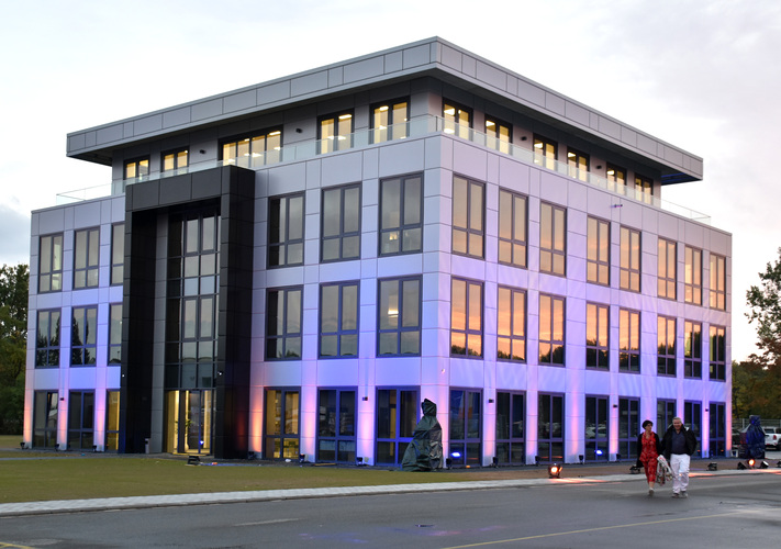 Das neue Ausstellungs- und Verwaltungsgebäude von HeKa - Daniel Mund / GLASWELT