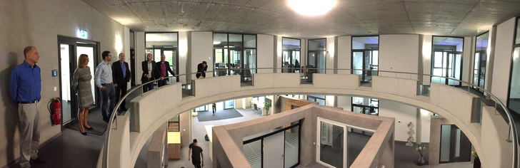 Rundblick in das Innere des Neubaus - Daniel Mund / GLASWELT - © Daniel Mund / GLASWELT
Rundblick in das Innere des Neubaus - Daniel Mund / GLASWELT - © Daniel Mund / GLASWELT