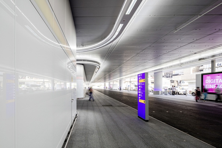 Bei den Fassaden- und Glasarbeiten haben Glasbau Gipser sowie die Glasanbieter Thiele Glas und Finiglas (gebogene Gläser) zusammengearbeitet. - Jörg Hempel, Aachen