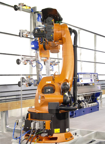 Hocheffizient: Bovone integriert bei seinen Hochleistungs-Kantenschleifautomaten moderne Roboter- und Steuerungstechnik. - Glastechnik Holger Kramp - © Glastechnik Holger Kramp
