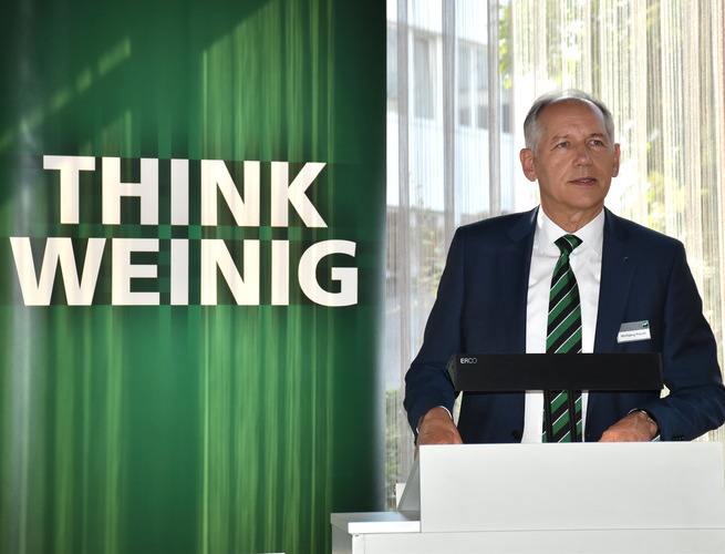 Der Weinig-Vorstandsvorsitzende Wolfgang Pöschl auf der Pressekonferenz - Daniel Mund / GLASWELT - © Daniel Mund / GLASWELT
