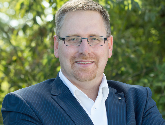 GF Sandro Thiel freut sich über die Investitionen und die Erweiterung am Standort Häsen. - AGC Interpane