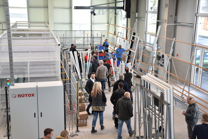 Blick in die neue Fertigungshalle für die Kunststofffensterfertigung - Daniel Mund / GLASWELT