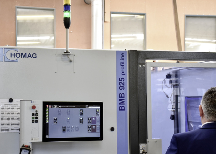 Die Fensterproduktion war beim "Werkstattgespräch" im vollen Gange — so gab es Einblicke aus der direkten Praxis. - Daniel Mund / GLASWELT