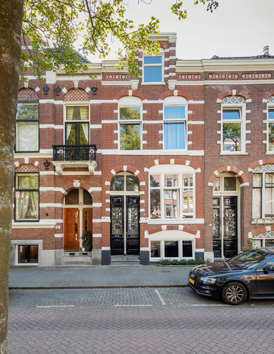 So sieht das Reihenhaus in Rotterdam von der Straßenseite aus. - © Solarlux
So sieht das Reihenhaus in Rotterdam von der Straßenseite aus. - Solarlux