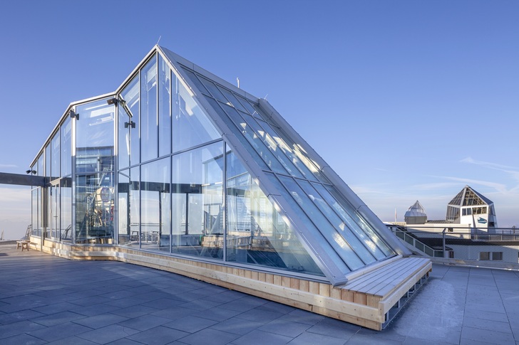 Bei dem Gebäude sorgen Brandschutz-Gläser von Vetrotech Saint-Gobain in unterschiedlichen Aufbauten vor allem in den Übergängen der einzelnen Nutzungsbereiche für Sicherheit. - Vetrotech Saint-Gobain, Fotograf: Christoph Seelbach