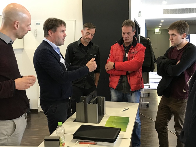 Auch einige Zulieferer waren mit Ständen vor Ort. Diesmal waren AGC Interpane, Roma und die VBH mit dabei. - Matthias Rehberger / GLASWELT