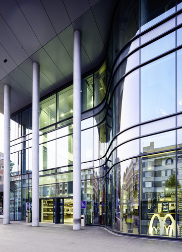 Der Metallbau von der Ausführungsplanung bis zur Umsetzung sowie die Herstellung der Gläser lag in den Händen der Hunsrücker Glasveredelung Wagener GmbH . - Wicona - © Wicona
Der Metallbau von der Ausführungsplanung bis zur Umsetzung sowie die Herstellung der Gläser lag in den Händen der Hunsrücker Glasveredelung Wagener GmbH . - Wicona - © Wicona