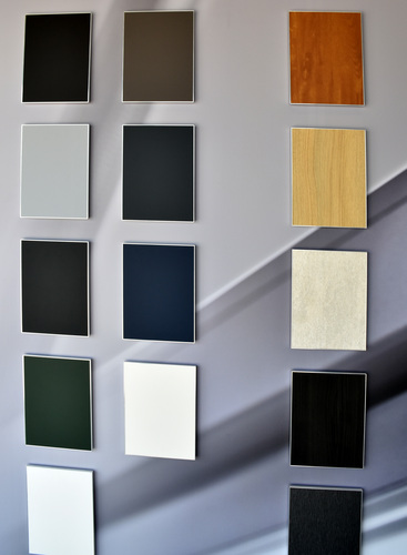 Die hauseigene Oberflächenveredelungstechnologie, die seit einiger Zeit optisch und auch haptisch ganz neue Akzente setzt, könne auch in inhomogenen Designs hergestellt werden. - Daniel Mund / GLASWELT