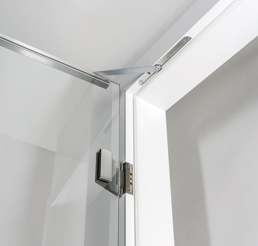 Wird die Tür also geöffnet und losgelassen, setzt die Dämpfung der Tür bei z. B. 80 Grad ein und die Tür kommt bei 90 Grad zum Stillstand. - Dana