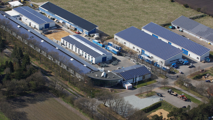 Die Baltic Fenster GmbH am Standort Langenhorn in Nordfriesland aus der Luft. Seit fast einem Jahr gehört das Unternehmen nun zur EGE-Unternehmensgruppe - Baltic