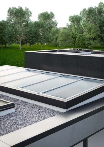 Bei den Tests zur EU Feuerwiderstandsklasse REI30 wurde das Glasdach Fire Resistance F30/REI30 unter Realbedingungen bis hin zu Extremwetterereignissen mit entsprechender Last erfolgreich getestet. - Lamilux