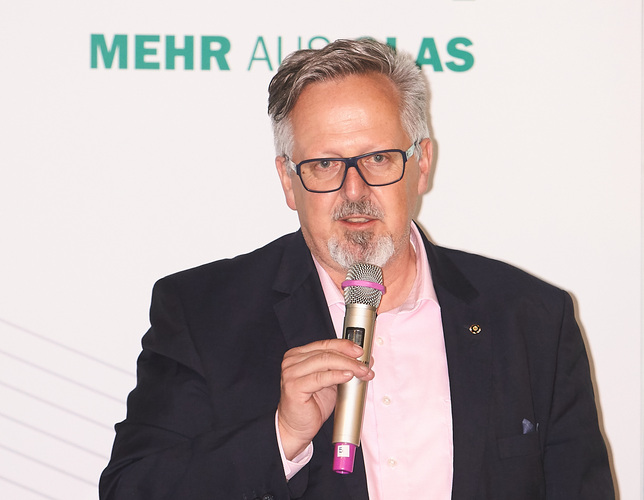 Aufsichtsratsvorsitzender Hans-Joachim Arnold fordert die Isolar Partner auf, mutig in die Zukunft zu schauen und die Veränderungen mit voranzutreiben. - Isolar