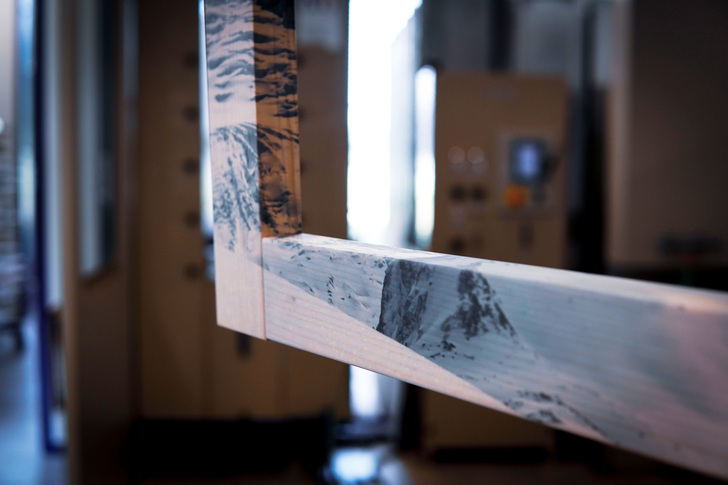 Sogar Holzfenster lassen sich Digitaldruck-Technologie individuell gestalten und veredeln. - Adler - © Adler
