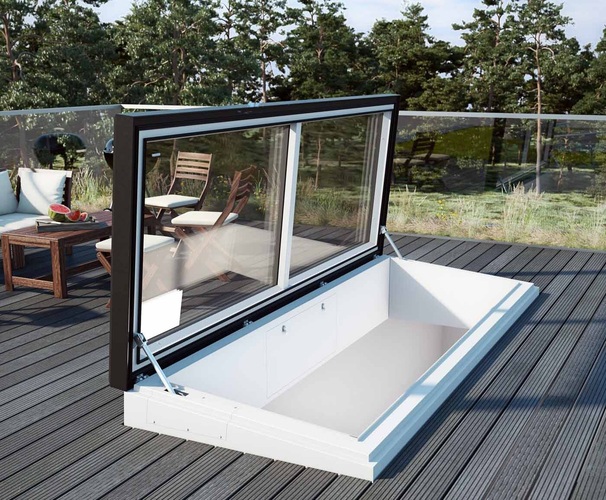 Der Komfort Swing Ausstieg öffnet hydraulisch per Schlüsseltaster und klappt wie eine liegende Tür auf. - Lamilux