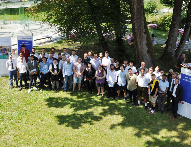 Die 40 freigesprochenen Junggesellen der Glaser und Fensterbauer aus Filshoven - Oliver Kissling