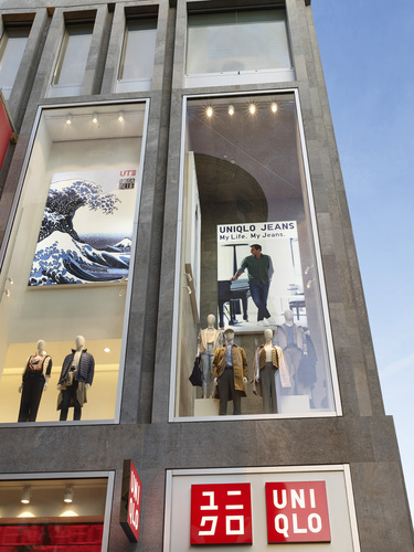 Die XXL-Scheiben wirken wie übergroße Vitrinen in der Fassade. - Olaf Rohl