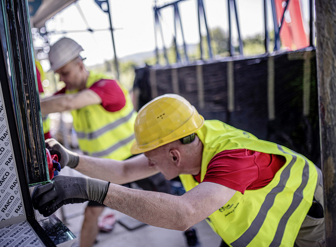 Zunächst wurde eine Pfosten-Riegel-Konstruktion von Freyler Metallbau entworfen und montiert … - Freyler Metallbau