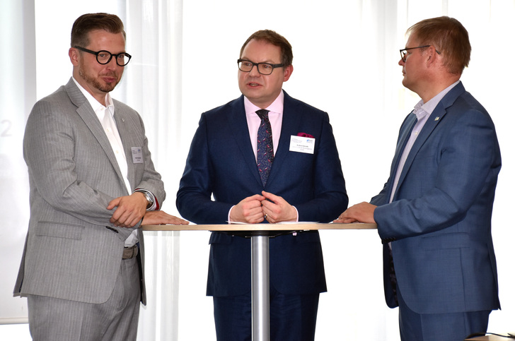 Interessante Diskussion der Referenten mit VFF-Geschäftsführer Frank Lange - Daniel Mund / GLASWELT