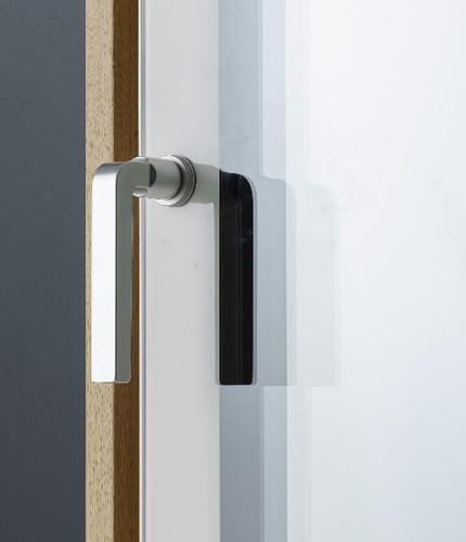 In der Cristal-Ausführung verschwindet der Flügelrahmen komplett hinter einer durchgehenden Glasoberfläche. - Finstral