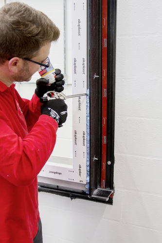 Das Vorwandsystem SoudaFrame SWI lässt sich schneller verarbeiten als herkömmliche Systeme. - Soudal - © Soudal
Das Vorwandsystem SoudaFrame SWI lässt sich schneller verarbeiten als herkömmliche Systeme. - Soudal - © Soudal