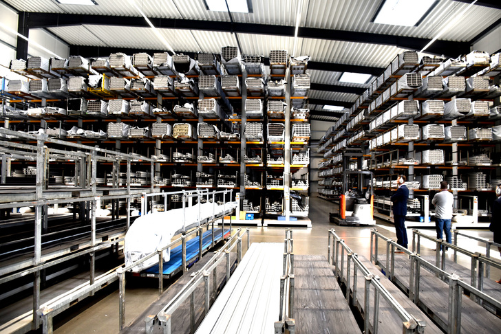 Profillager beim Hersteller Fenstertechnik brand - Daniel Mund / GLASWELT