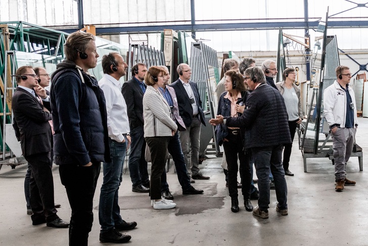 Bei den Führungen konnten sich die Gäste einen guten Überblick über die Produktionsabläufe verschaffen. - Stader Glas