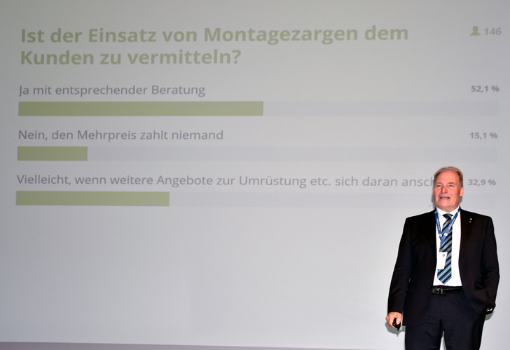 Das Montagezargenthema wurde in mehreren Vorträgen angesprochen und auch das Interesse bei den Teilnehmern wurde durch die interaktive online-Befragung aufgezeigt. - Daniel Mund / GLASWELT - © Daniel Mund / GLASWELT
Das Montagezargenthema wurde in mehreren Vorträgen angesprochen und auch das Interesse bei den Teilnehmern wurde durch die interaktive online-Befragung aufgezeigt. - Daniel Mund / GLASWELT - © Daniel Mund / GLASWELT