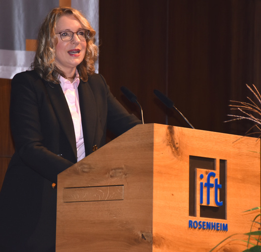 Prof. Claudia Kemfert vom Deutschen Institut für Wirtschaftsforschung (DIW) zeigte in Sachen Klimaschutz auf, “warum uns Nichtstun teuer zu stehen kommt“ - Daniel Mund / GLASWELT