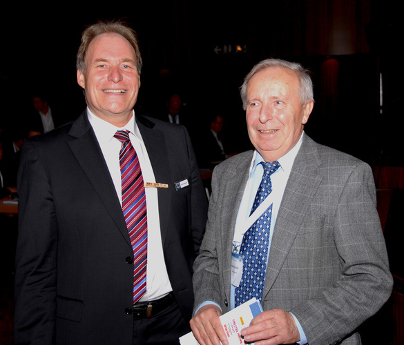 Ein Bild aus 2013. Prof. Sieberath neben dem ehem. ift-Institutsleiter Josef Schmid - ift Rosenheim