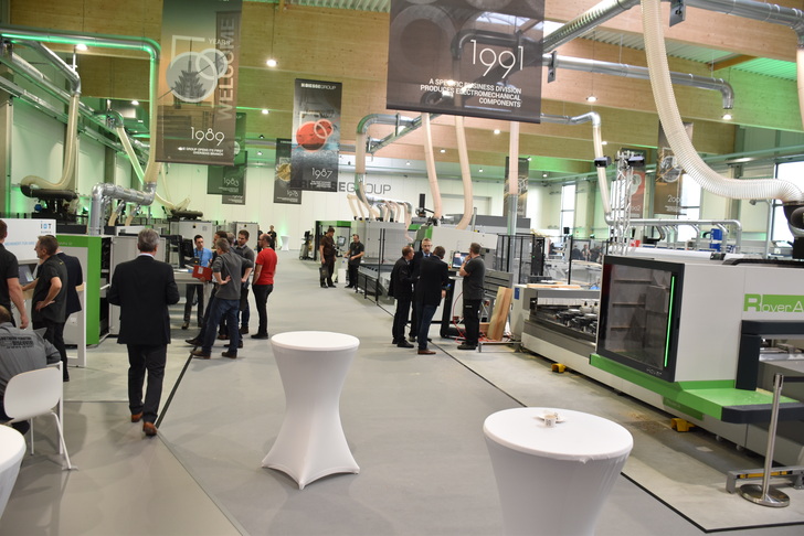 Für den Bau des neuen Showrooms investierte das Unternehmen mehr als 5 Millionen Euro - Daniel Mund / GLASWELT - © Daniel Mund / GLASWELT
Für den Bau des neuen Showrooms investierte das Unternehmen mehr als 5 Millionen Euro - Daniel Mund / GLASWELT - © Daniel Mund / GLASWELT