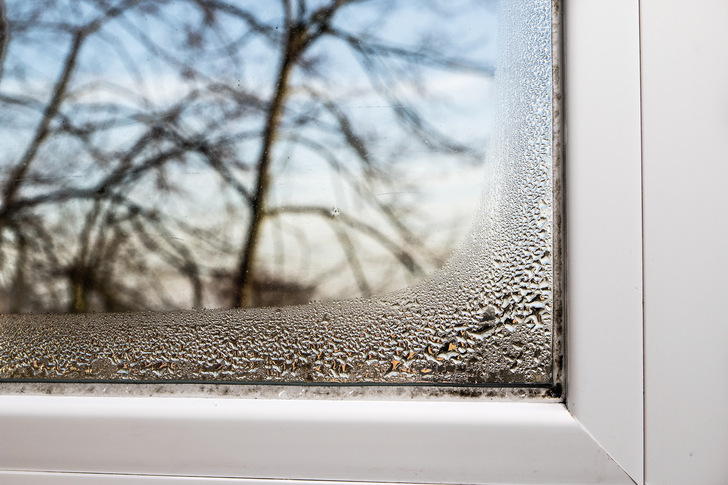 Die DIN 1946-6 gibt vor, welcher Luftwechsel erreicht werden muss, um Schimmelbildung in der Wohnung zu vermeiden. ﻿