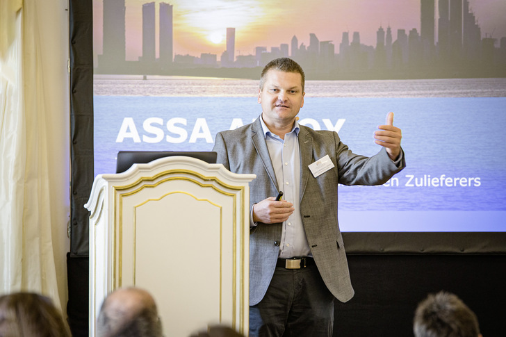 Ewald Ma﻿rschallinger (Assa Abloy) zeigte Trends und Zukunftspotenziale auf. - © Foto: Peter Griesser, Interconnection Consulting
