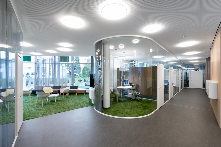 Ein ansprechendes Interieur zeichnet die Innenräume der AOK in in Stuttgart-Vaihingen aus.