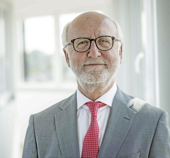 Er hat die Erfolgsgeschichte des 1969 gegründeten Unternehmens maßgeblich mitgeschrieben und dazu beigetragen, dass sich Veka zu einem der weltweit führenden Qualitätsanbieter für Kunststoff-Fensterprofile entwickelt hat: Bonifatius Eichwald.