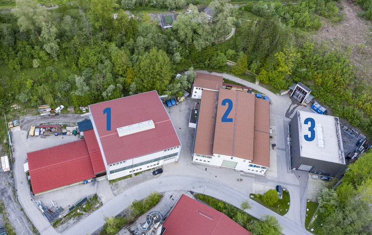 Halle 1: ab Juli 2020 - großflächige Schallschutzprüfungen, wetterunabhängige Fassadenprüfung

Halle 2: Klima-, Schall-, Einbruchsprüfung sowie zahlreiche weitere Prüfvorgänge, Büroräume, Schulungsräume, Werkstätten

Halle 3: Dauerfunktion großer Elemente, Rauchschutzprüfung, Spezialprüfungen