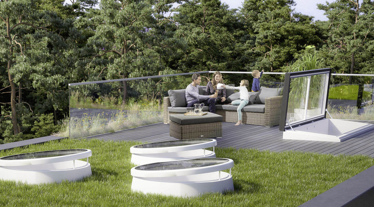 In das neue Flachdach Fensters F100 rund ist unsichtbar ein Kettenschubantrieb verbaut.